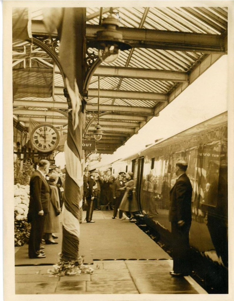 The Queen steps off the train in Barnsley