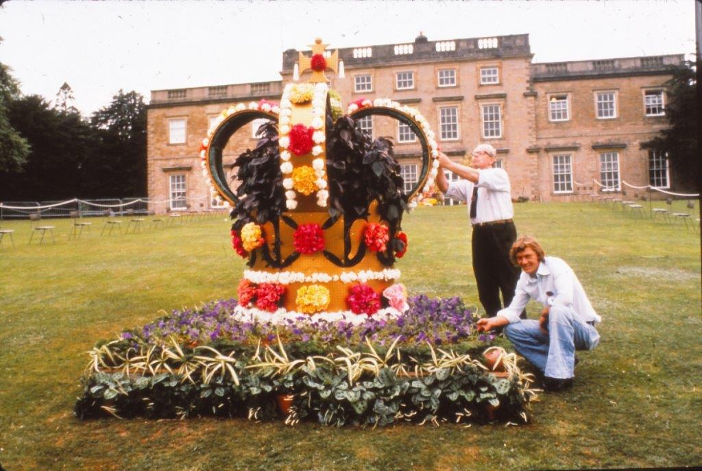 Flowers arranged in the shape of a crown
