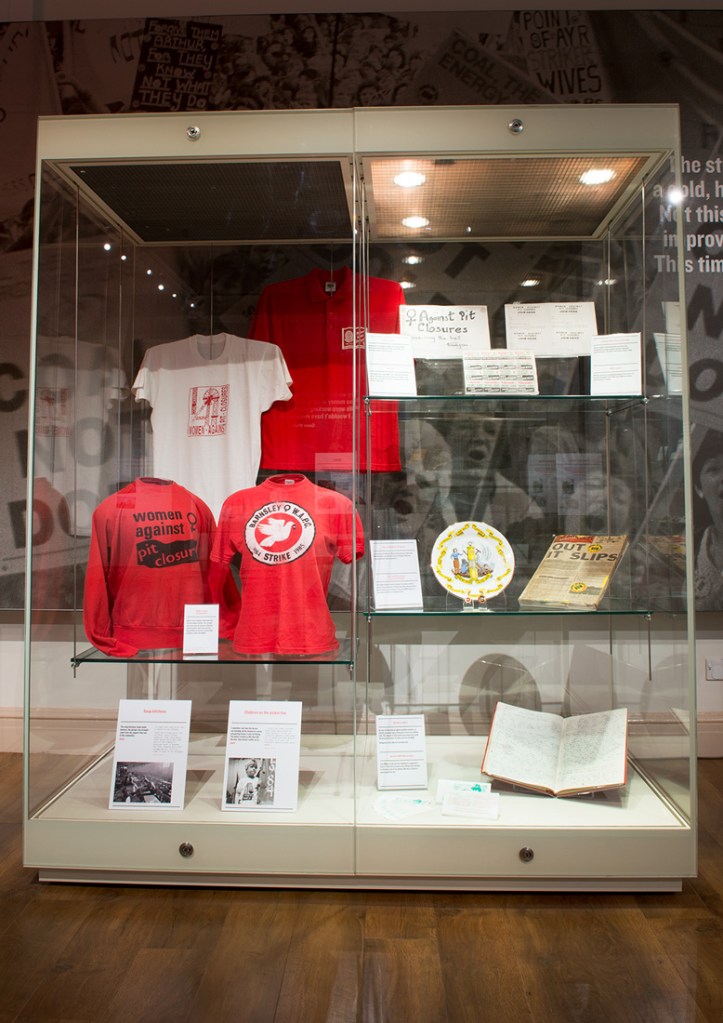 A display case full of coal not dole objetcs